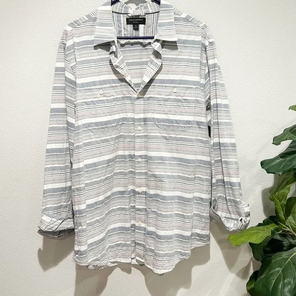 Banana Republic thin stripe soft wash button down men’s shirt