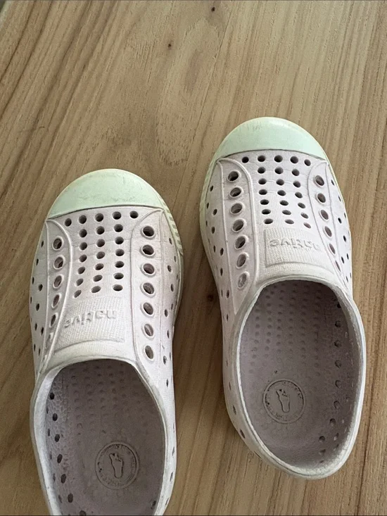 Native Kids Slip-On Water Shoes in Pale Pink with Light Yellow Toe Caps