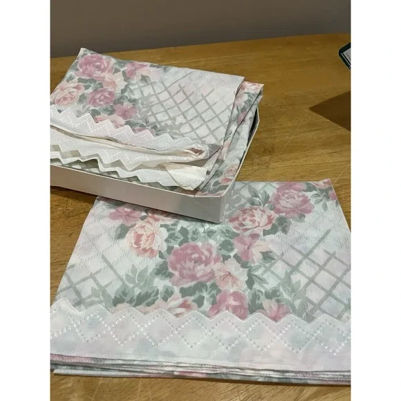 Gloria‎ Vanderbilt Vtg Pastel Floral (2) Valances Trim Embroidered Lalique 1989