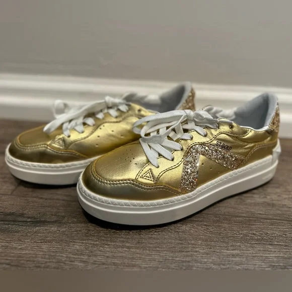 SCHUTZ ST-BOLD LEATHER SNEAKER in‎ GOLD
