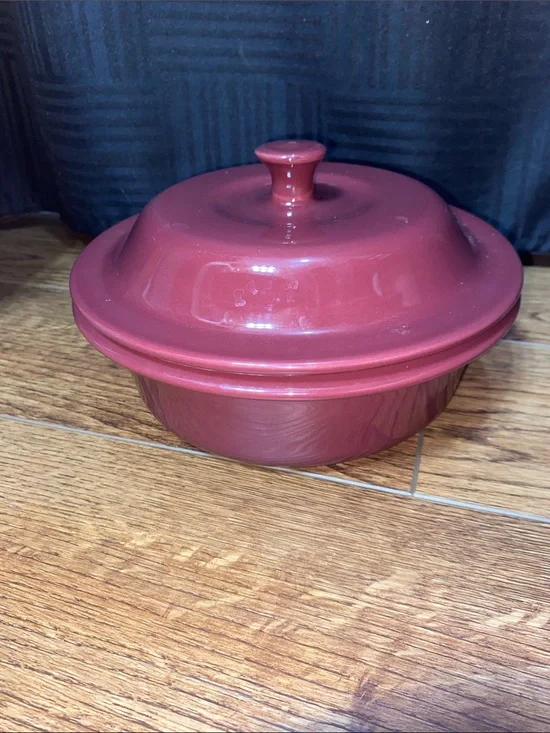 The Pampered Chef Ceramic Covered Casserole in Deep Berry Red Cranberry