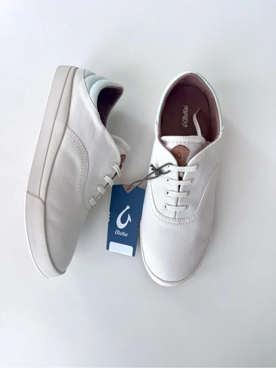 Olukai Off-White With Blue Accent Canvas Lace-Up Kohu Sneakers, size 11