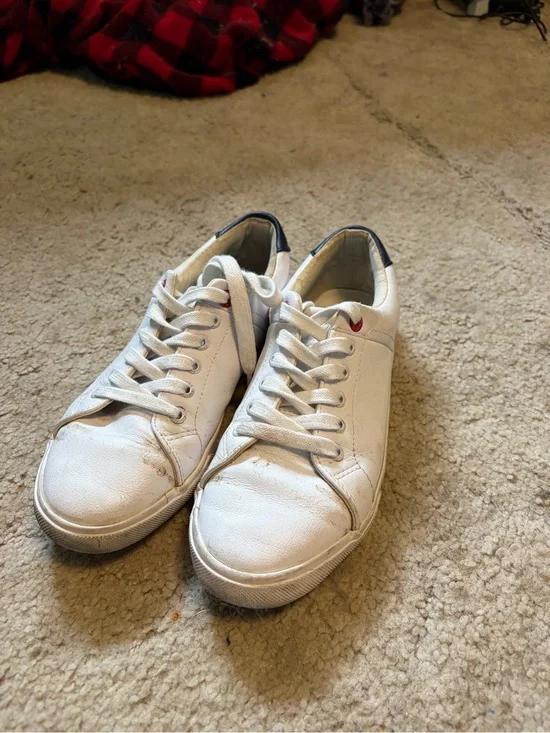Women’s Casual White Sneakers