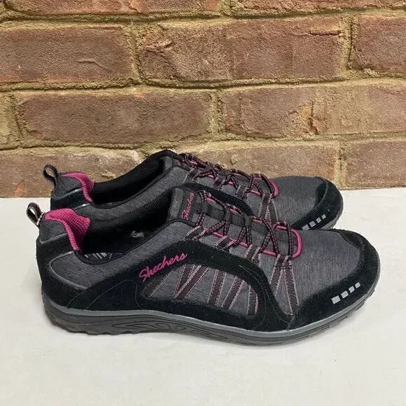 Skechers Relaxed Fit Black & Pink Memory Form Sneakers Size 9.5 NEW