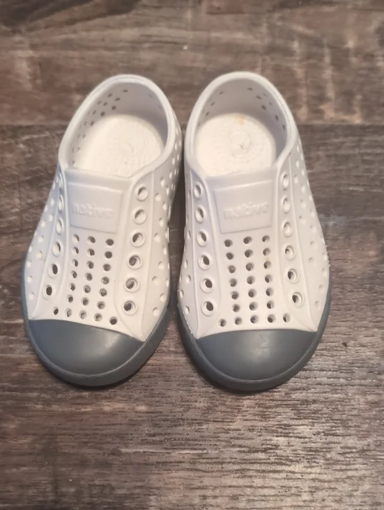 Native Baby Toddler Sz 5 Kids Slip-On Water Shoes in White and Gray