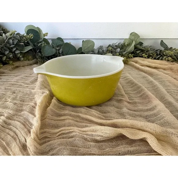 Pyrex Green Verde Round 1 1/2 pt Casserole‎ bowl 472 collectible avocado