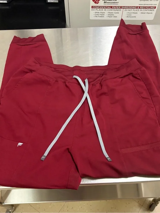 Fabletics HW On-Call jogger scrub pants in Wine