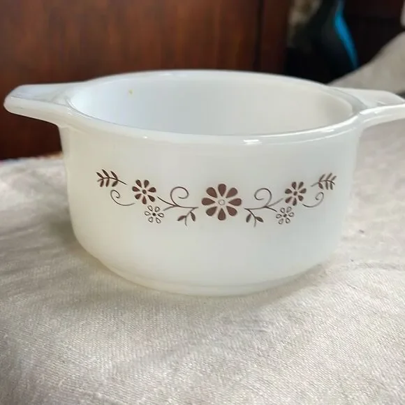 Vintage brown Daisy Dynaware Pyr-O-Rey casserole dish.