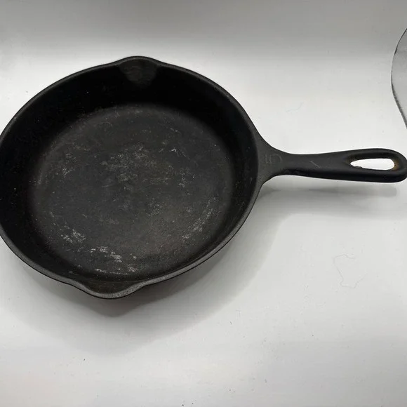 Vintage Unmarked Cast Iron Skillet No 5 8 Inch Frying Pan with Heat Ring Rust