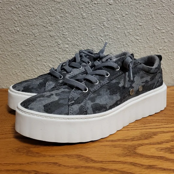 Roxy Gray Camo Sheilahh Sneaker Size 7½