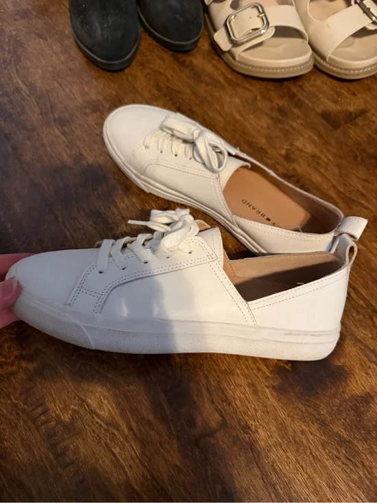 Lucky Brand White Low-Top Leather Lace-Up Sneakers