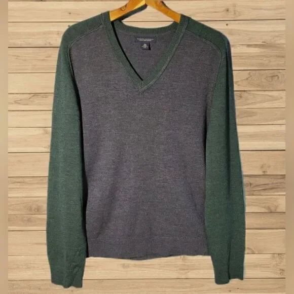 BANANA REPUBLIC 100% Merino Wool V-Neck Baseball Style Sweater Forest/Dark Grey