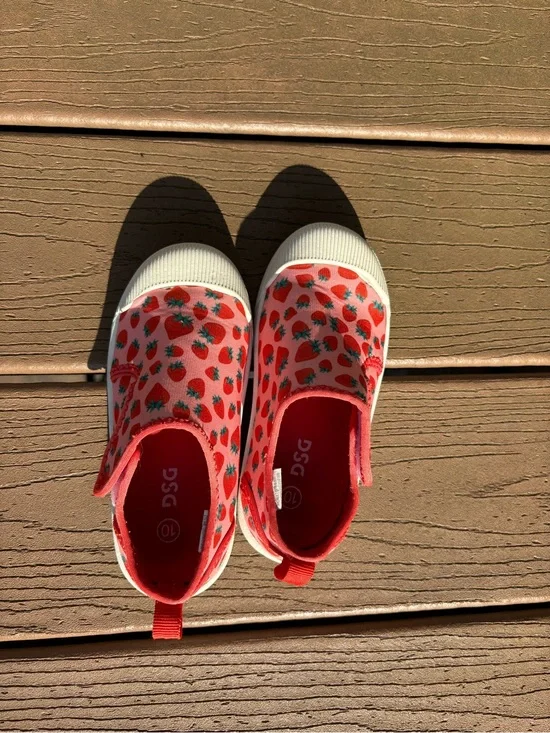 DSG Kids Coral Red Strawberry Slip-On Sneakers
