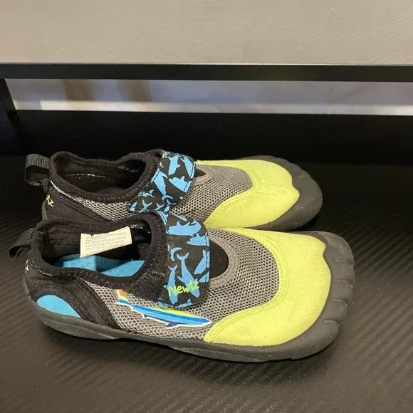 Newtz Youth Water Shoes Shark Gray Green Aqua Sock Beach Size 12