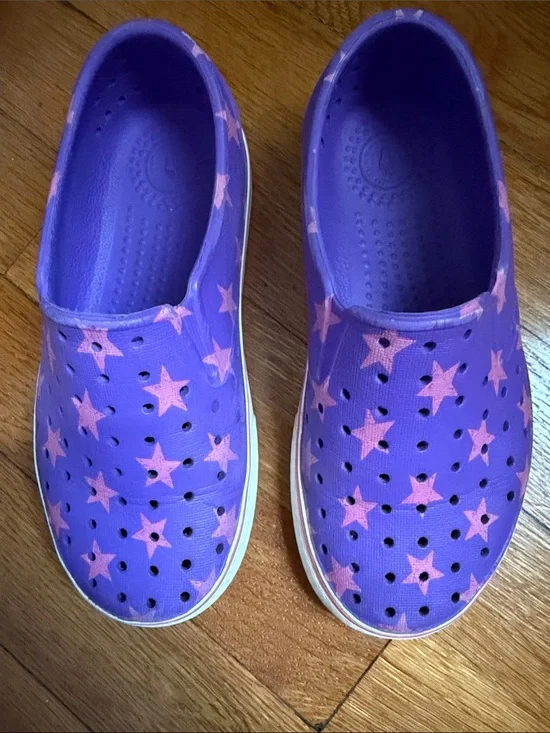 Native Kids Purple Slip-On Water Shoes with Pink Stars