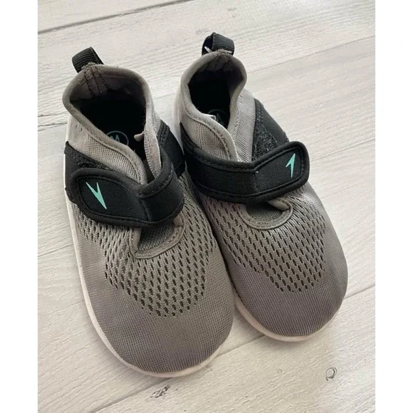 Speedo kids water‎ shoes grey black little kids medium 7/8