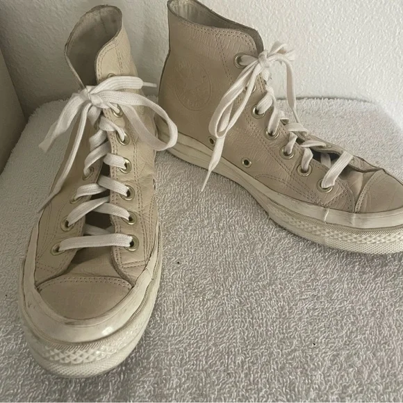Chuck Taylor Converse Genuine leather All Star High Top Sneakers Womens Ivory
