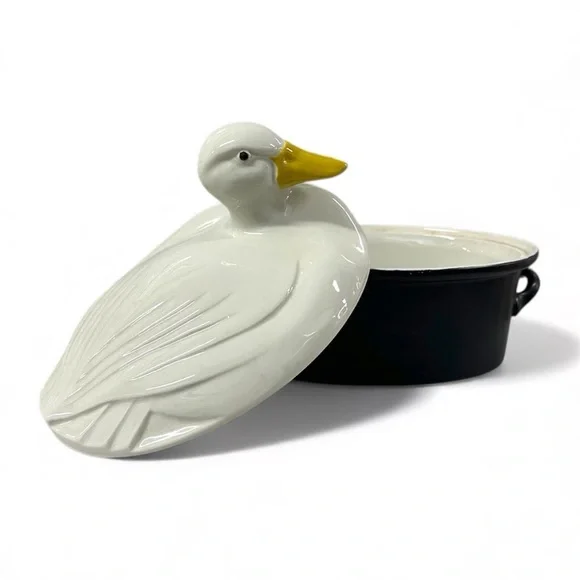 Vintage Hall Carbone White Duck on Black Nest Covered Casserole