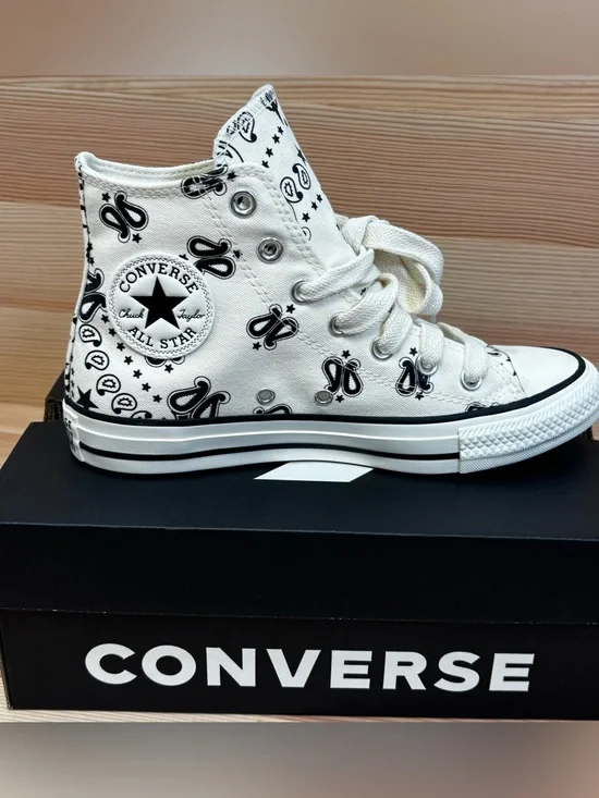 Converse Women's Sz 7 Chuck Taylor All Star Hi White Black Paisley  Sneakers