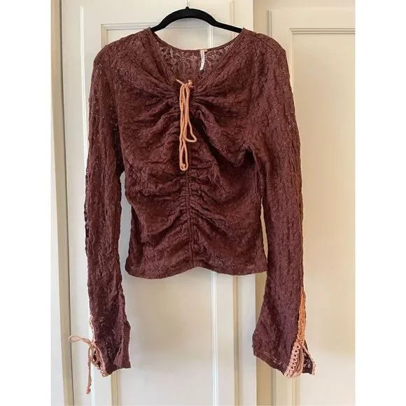 Free People - Lace top/blouse Long sleeve Ruching front size L