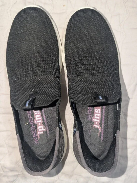 Skechers Women's Size 9Black Slip-On Knit Casual Sneakers