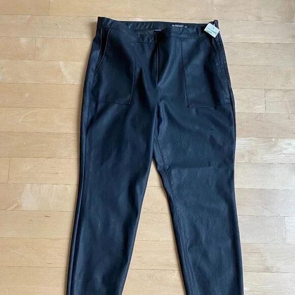 Blanknyc BNWT Black faux vegan leather pants