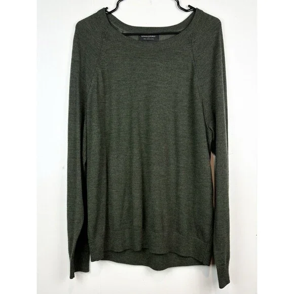 Banana Republic Sweater Men's Large Merino Wool Raglan Minimalist Green Classic