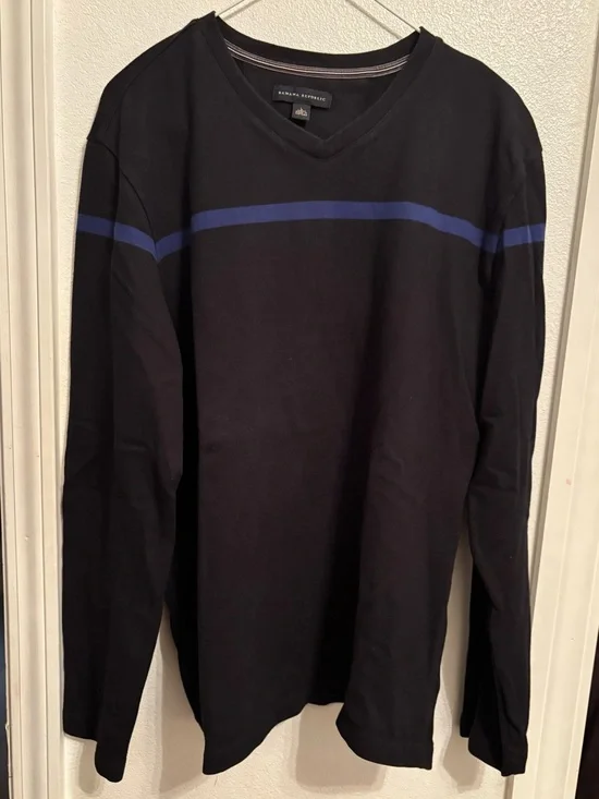 Banana Republic Black Long Sleeve V-Neck lightweight sweater L