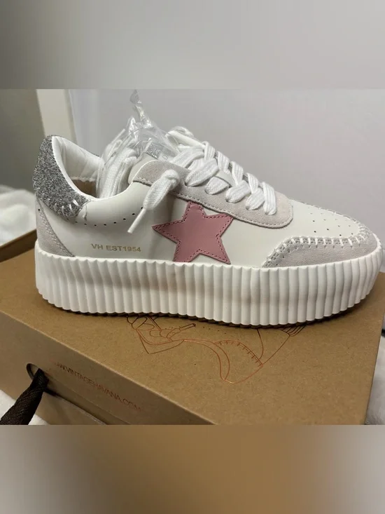 Vintage Havana White Sneakers with Pink Star