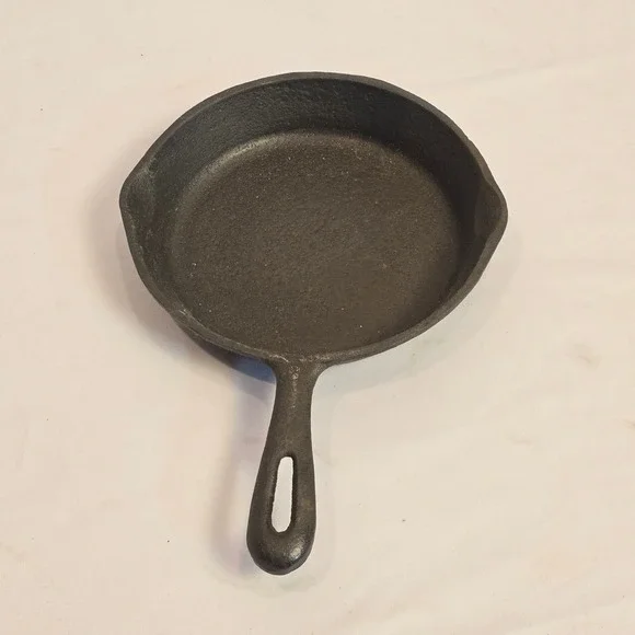 Vintage CKP 6.5 Inch Cast Iron Skillet Made in Taiwan Small Frying Pan No‎ 17