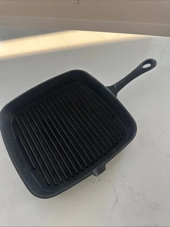 Black Cast Iron Square Grill Pan - Heavy-Duty Nonstick Surface