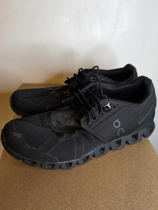 On Running Swiss Engineering Women Black Sneakers Size 6.5