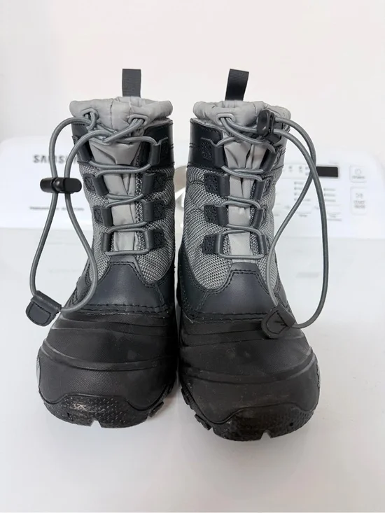 The North Face Gray and Red Insulated Winter Boot (Kids)