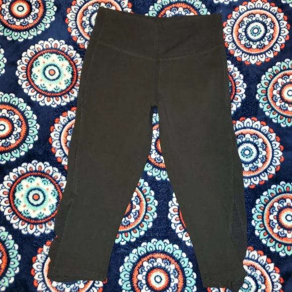 Marika Athletic Yoga Gym Mesh Black Capri Leggings