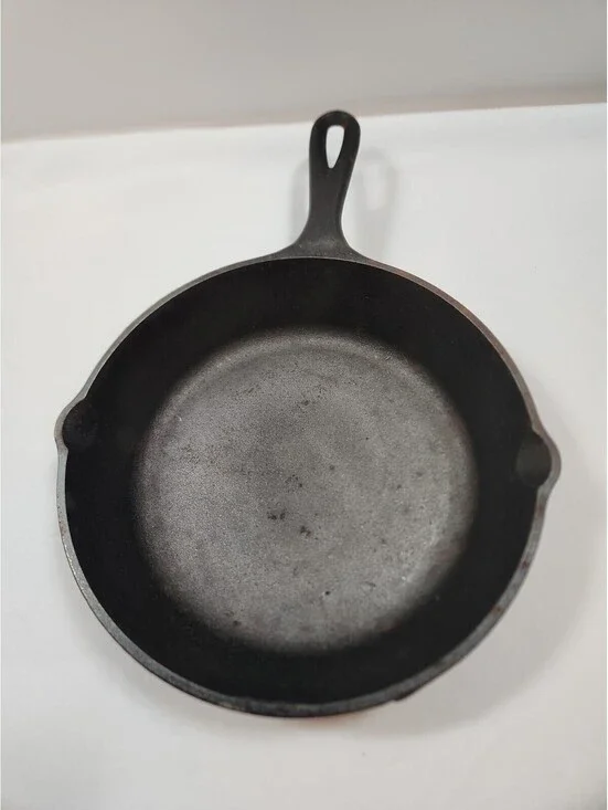Lodge cast iron skillet 5SK, Needs TLC See Pics,  Decor Or Restore