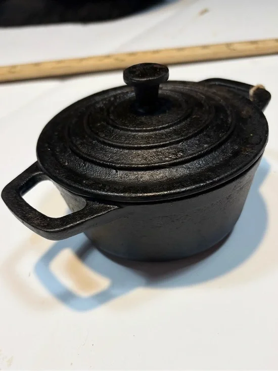 Smith & Clark Ironworks 10 oz Pre-Seasoned Cast Iron Mini Dutch Oven