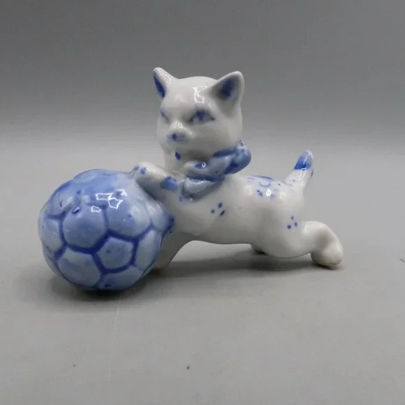 Vintage Delft Blue White Porcelain Small Cat Figurine Playing Yarn Ball