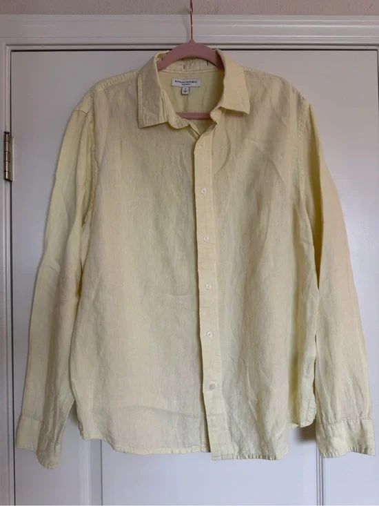 Banana Republic Lightweight Linen Button-Up Shirt in Pale Yellow