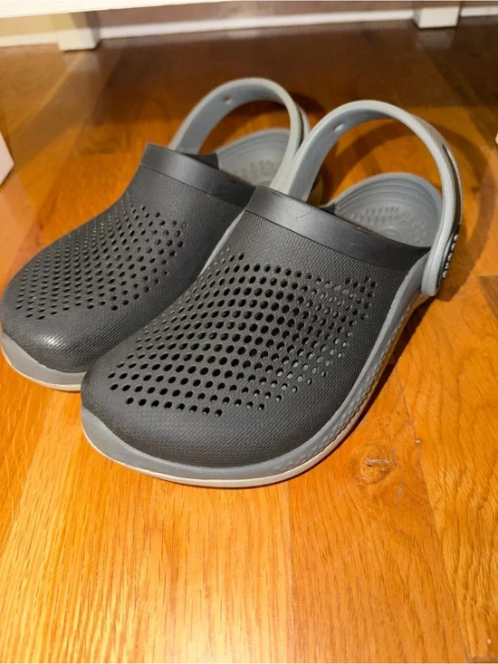 CROCS Kids Water Shoes in Black and Gray