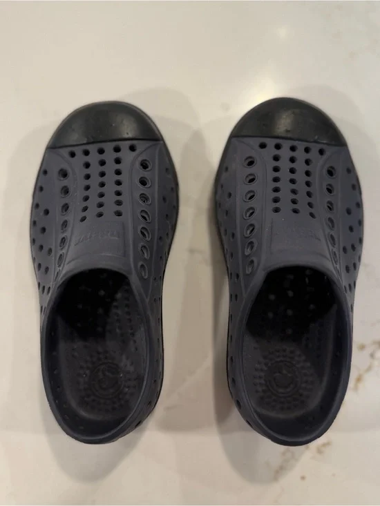 Native Shoes Jefferson Kids Slip On Water Shoes Navy Blue Black C8