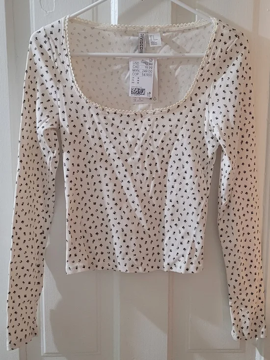 H&M Divided Ribbed Long Sleeve Scoop Neck Floral Top Lace Trim NWT Medium
