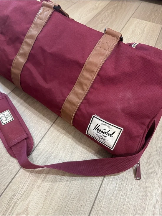 Herschel Novel Duffle Bag Weekender Retail: $120 Vacation Travel Red