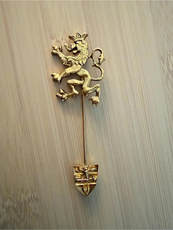 Vintage Gold Tone Heraldic Lion Stick Pin – Regal Crest Lapel Pin