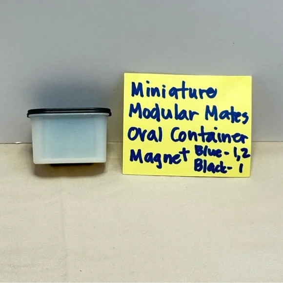 Tupperware Mini Modular Mates Oval with Black Lid magnet