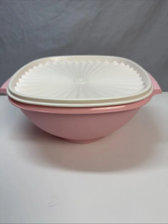 Tupperware Servalier Bowl Vintage Collection Pink 11.75 Cup