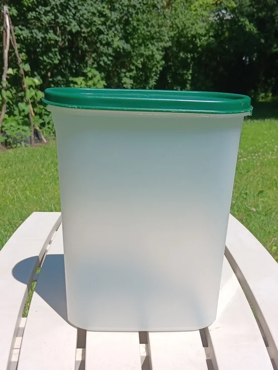 Tupperware 2.3L Frosted Dry Goods Container with Oval Hunter Green Snap-On Lid 4