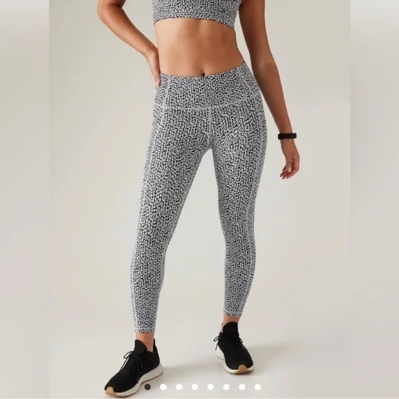 EUC - Athleta Salutation Stash Pocket Textured 7/8 Tights Micro Cheetah - size S