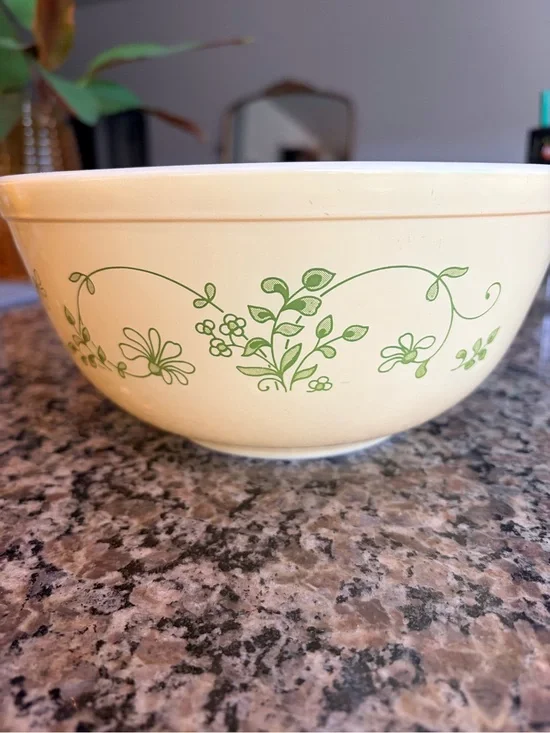 Vintage Pyrex 2.5 qt Cream Mixing Bowl with Green Floral Design