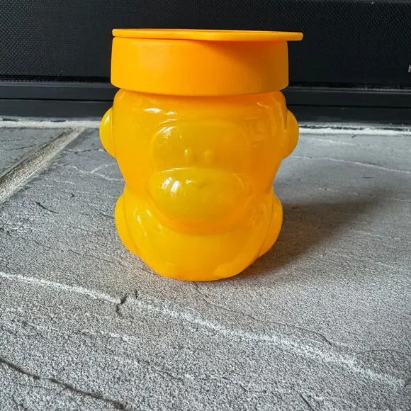 Tupperware snack cup