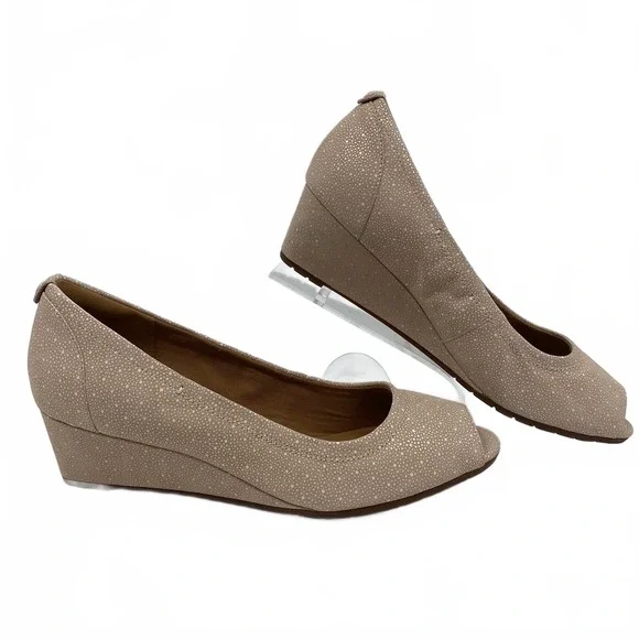 Clarks Tan Vendra Daisy Peep Toe Wedges | Leather, US 8